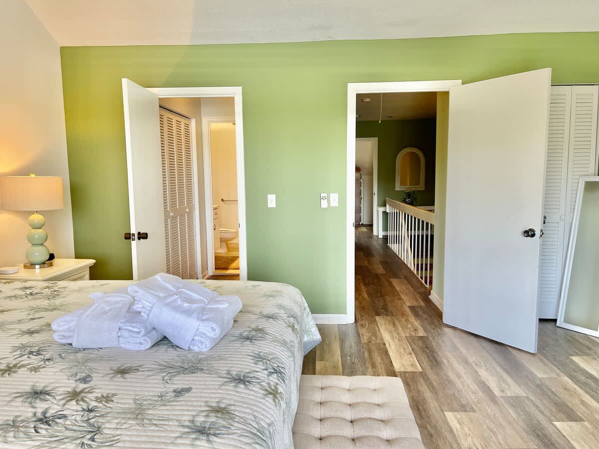 3rd Floor King Suite with Bathroom