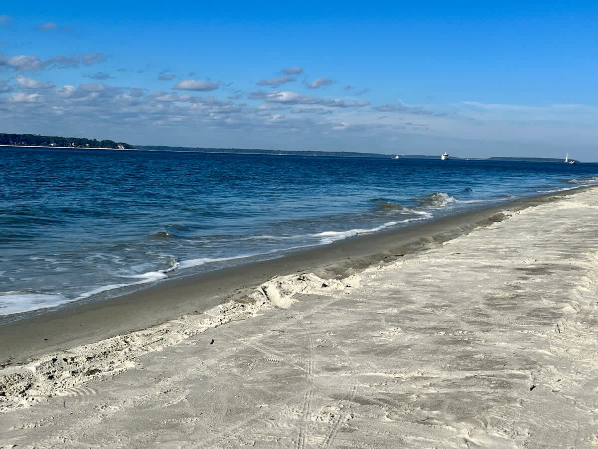 Beach on the Calibogue Sound Located within Steps of Villa