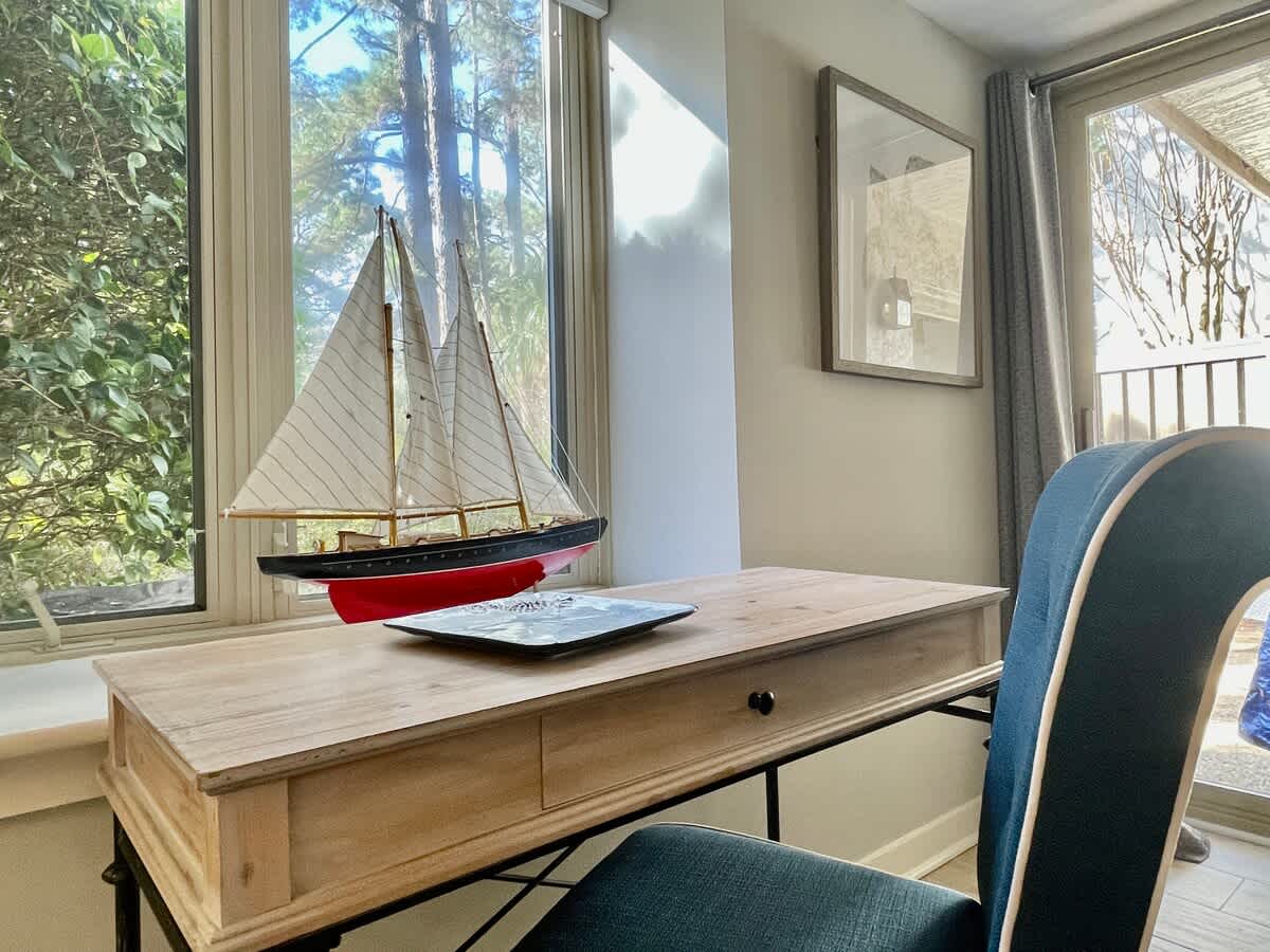 Workspace in Primary King Suite