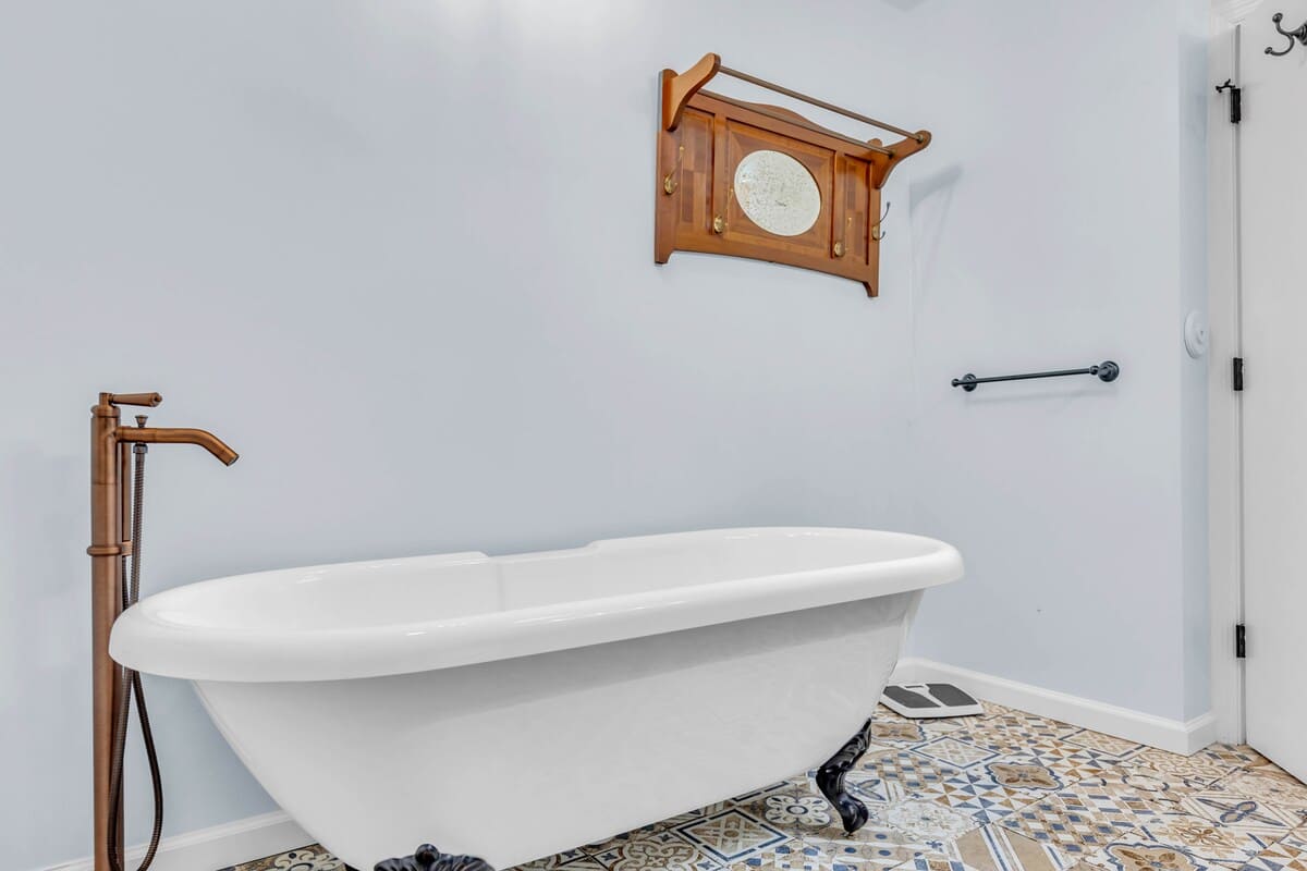 Primary En-Suite Bathroom