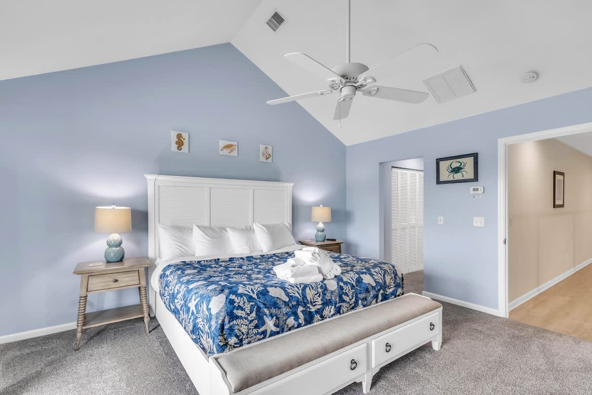 Primary Bedroom with King Bed and En-Suite Bathroom (3rd Floor)