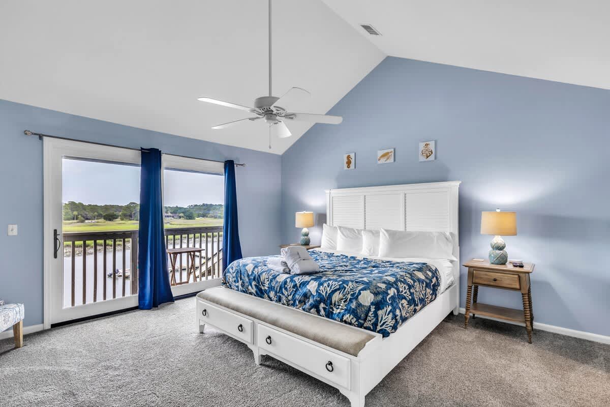 Primary Bedroom with King Bed and En-Suite Bathroom (3rd Floor)