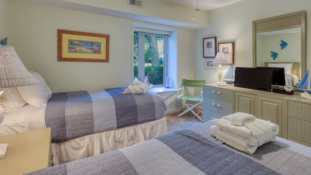 Guest Room with Twin Beds