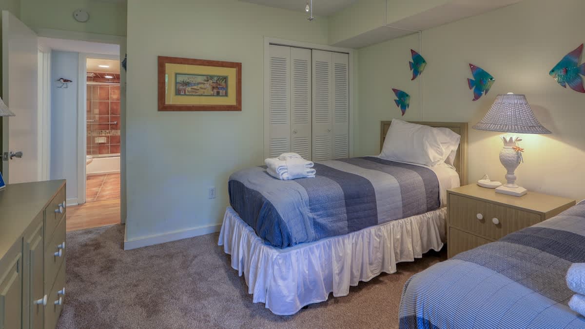 Guest Room with Twin Beds