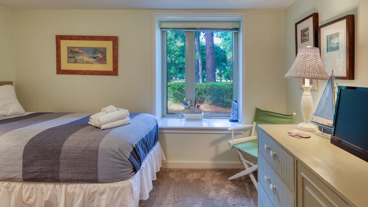 Guest Room with Twin Beds