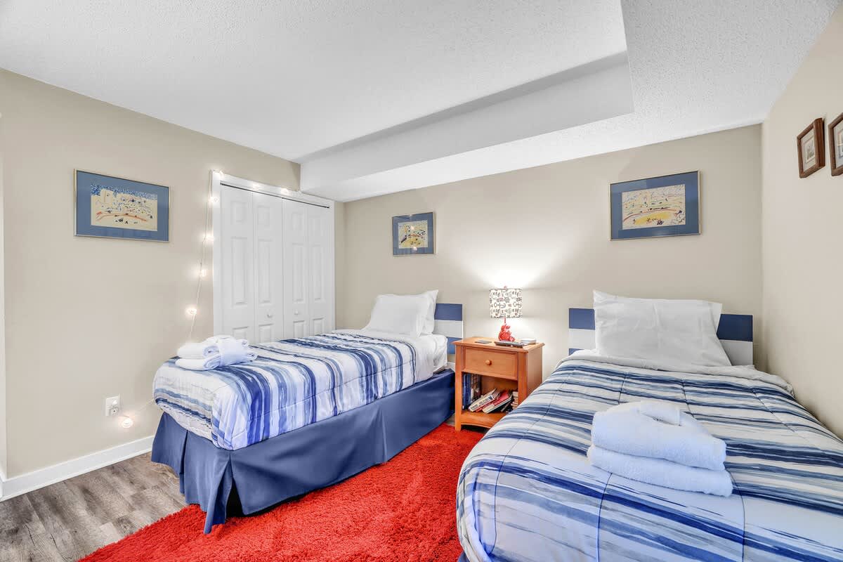 Guest Bedroom with Twin Beds
