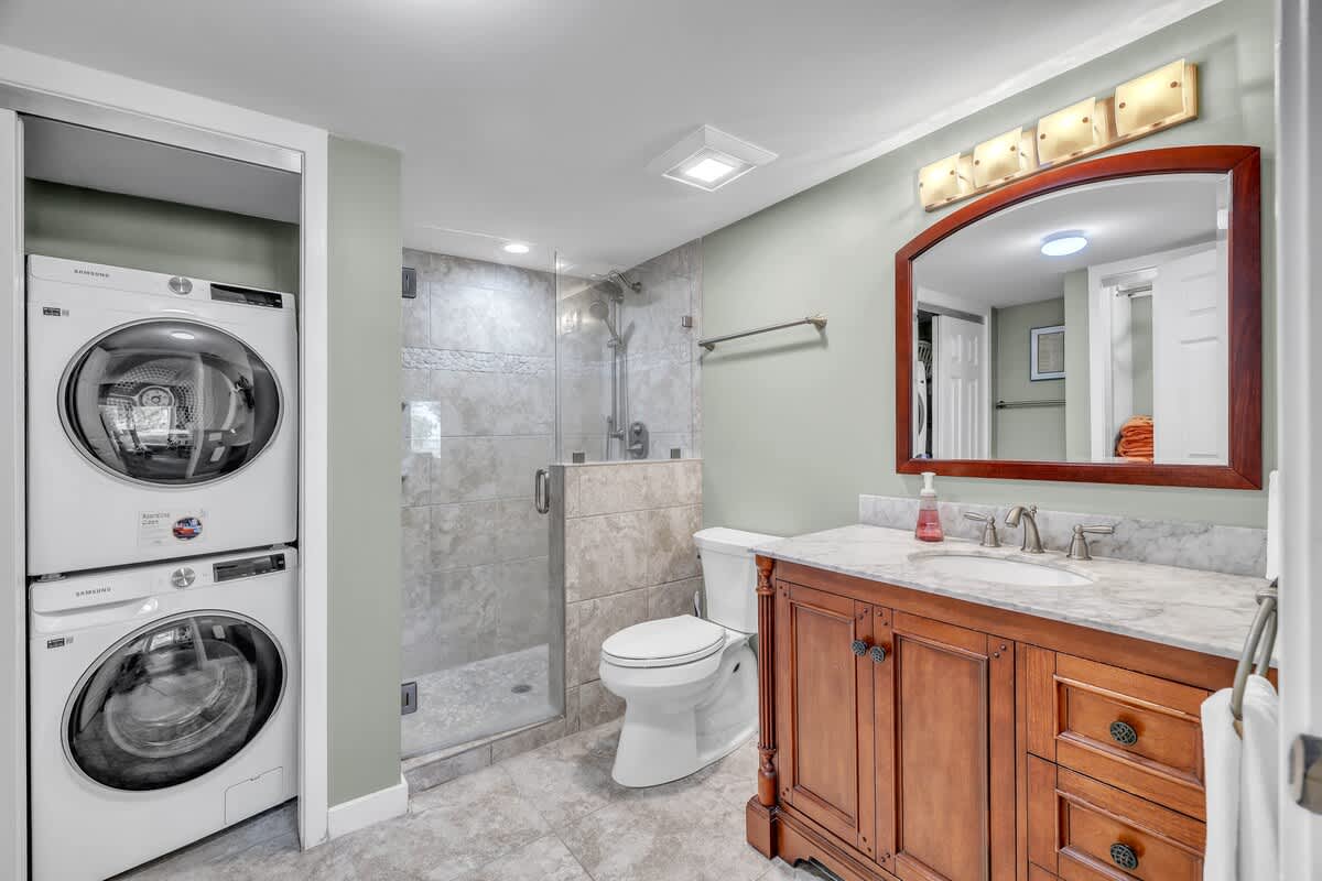 Primary En-Suite Bathroom