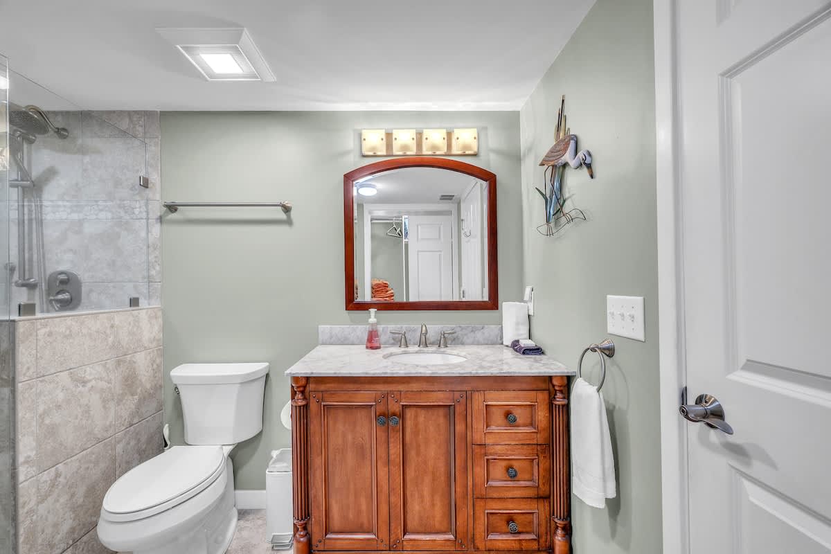 Primary En-Suite Bathroom