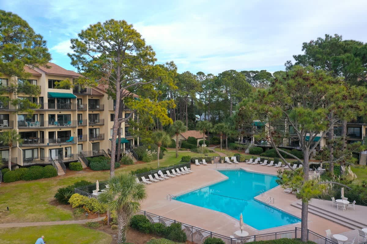 Beachside Tennis Pool with Views of the Calibogue Sound