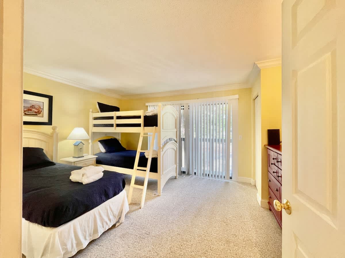 2nd Floor Guest Room with Twin and Twin Bunks