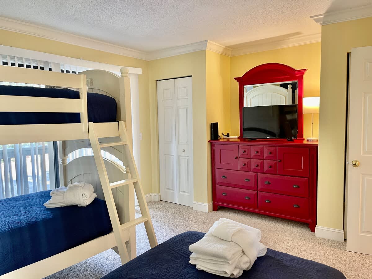 2nd Floor Guest Room with Twin and Twin Bunks