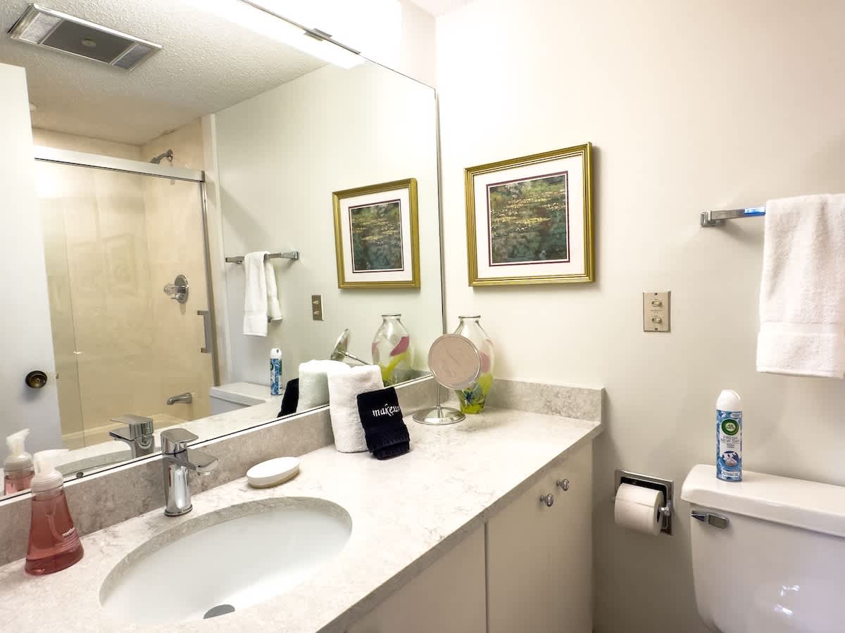 Twin Bathroom