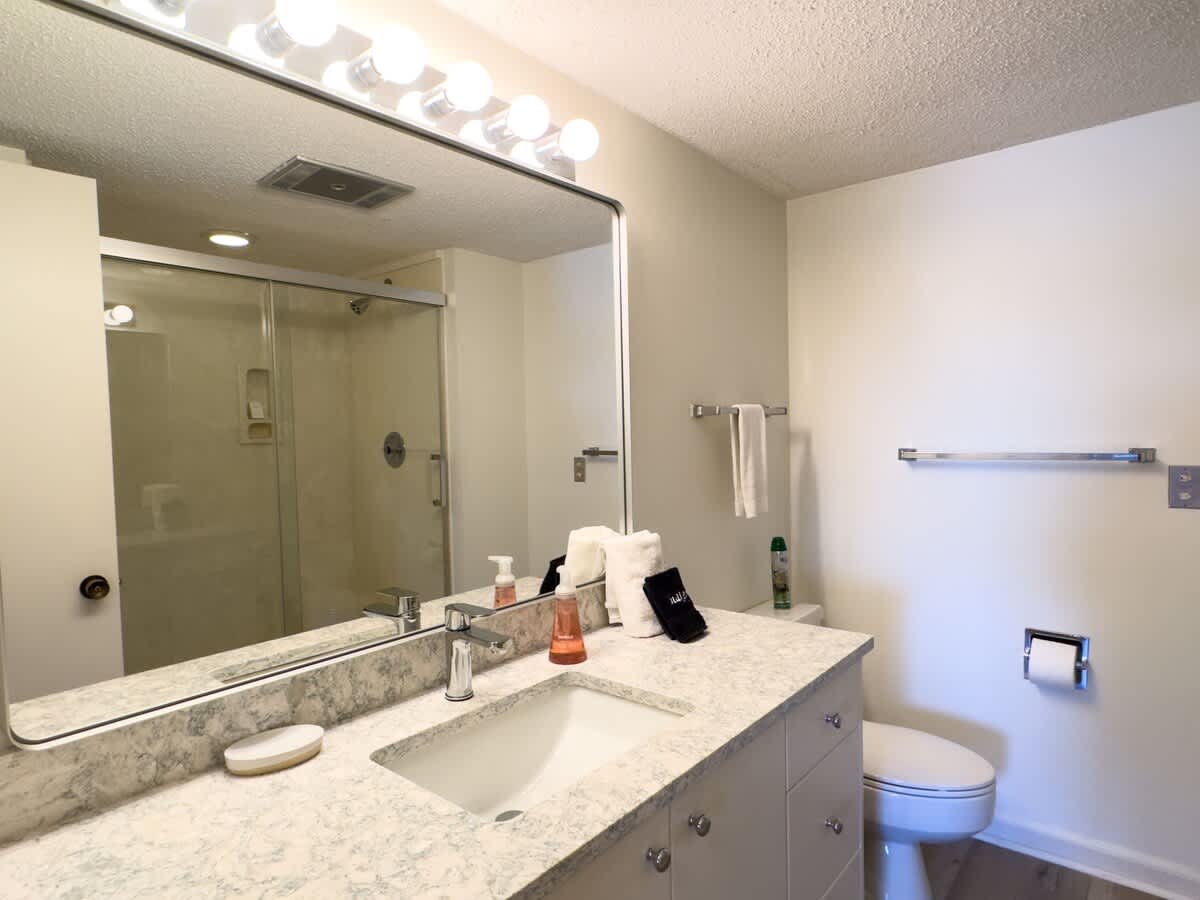 2nd Floor King Bathroom