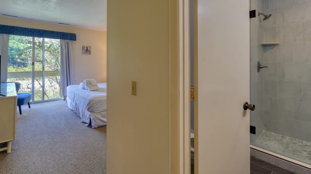 Upstairs Primary Suite and Bathroom