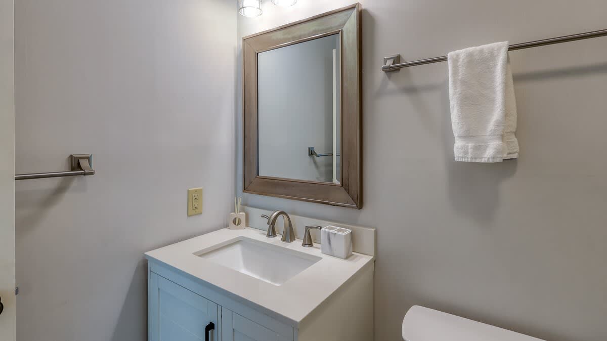 Upstairs Double Twin Suite Bathroom