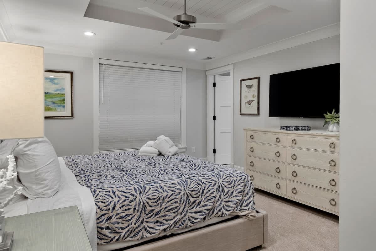 1st King Suite (At Entrance)