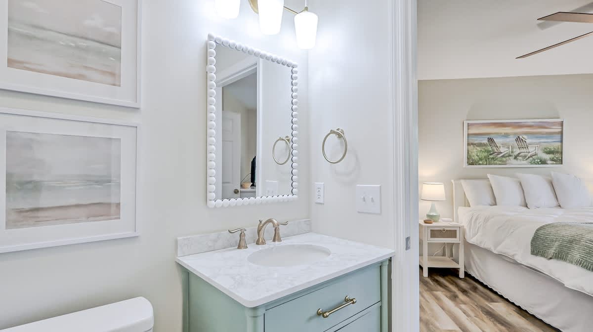 Queen Guest Suite Bathroom