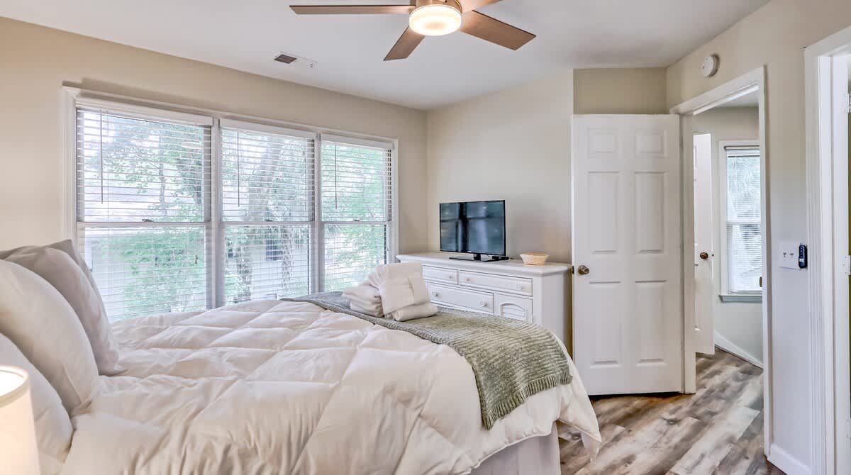 Queen Guest Suite