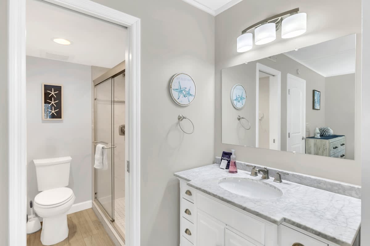 Primary En-Suite Bathroom