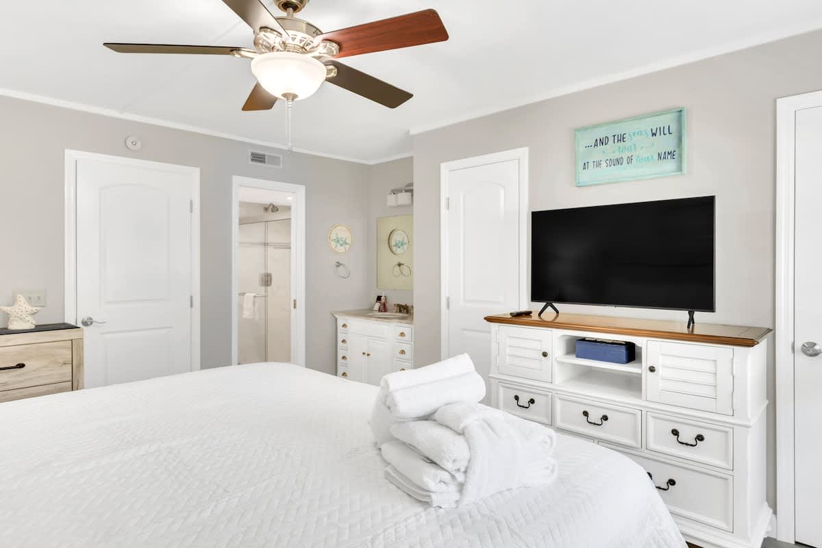 Primary Suite with King Bed and En-Suite Bathroom