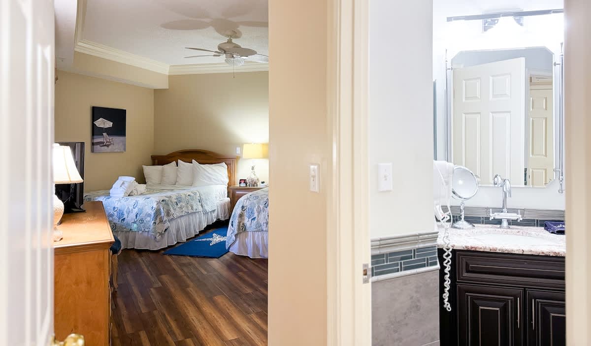 Guest Bedroom with Double Queen