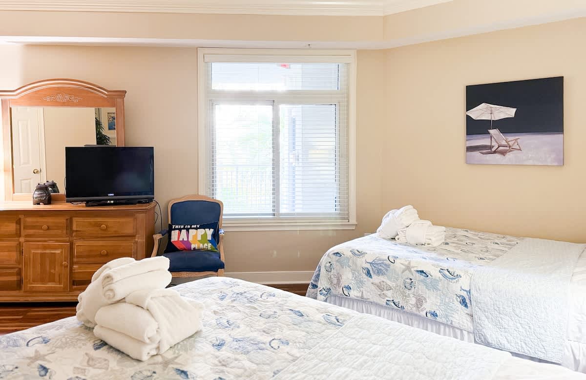 Guest Bedroom with Double Queen