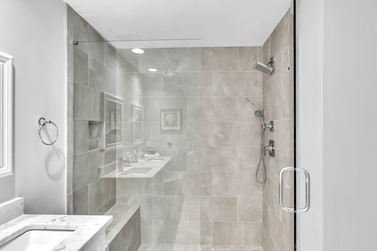 Primary En-Suite Bathroom