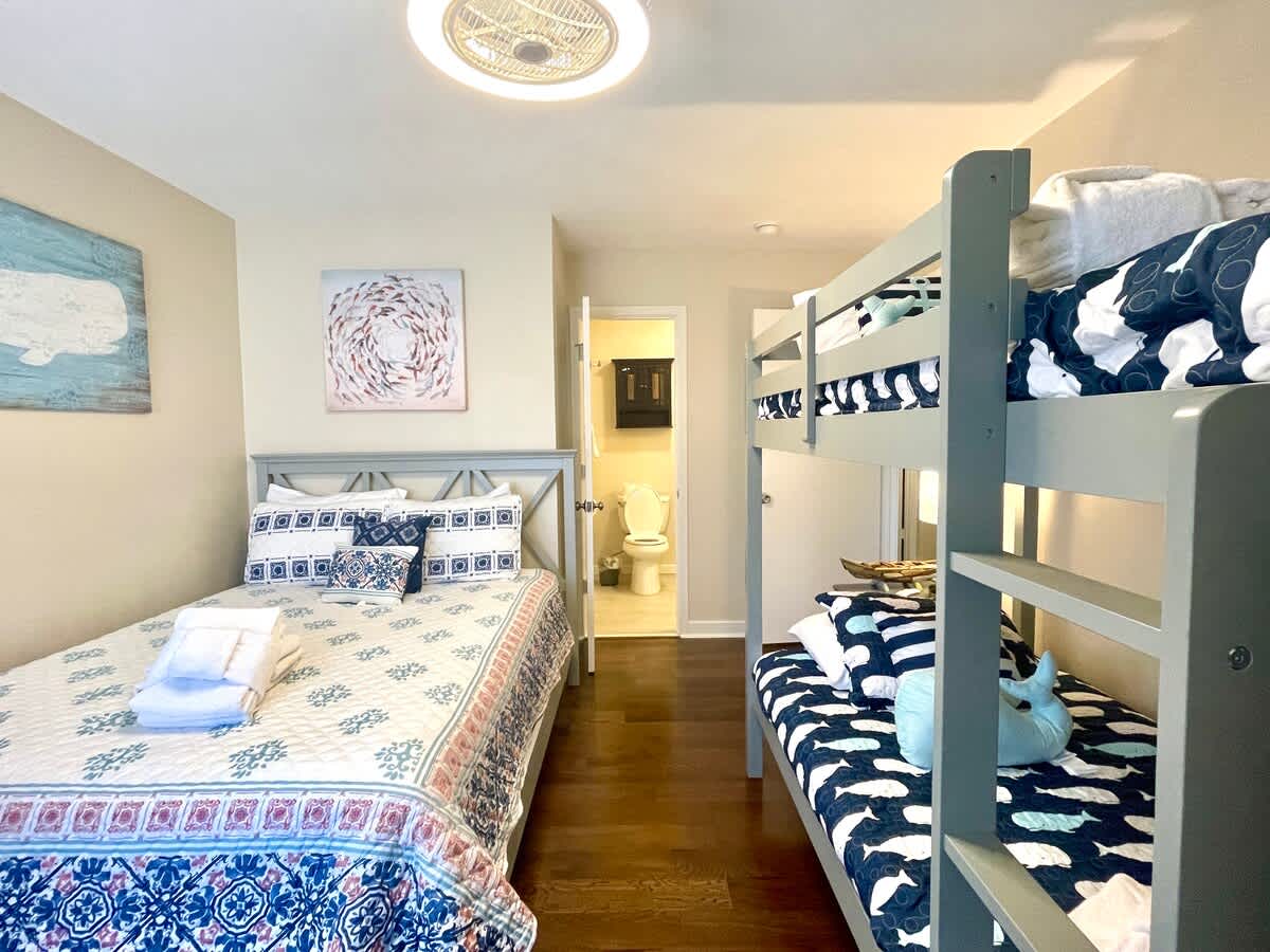 Guest Suite with 1 Queen and 1 Set of Twin Bunk Beds