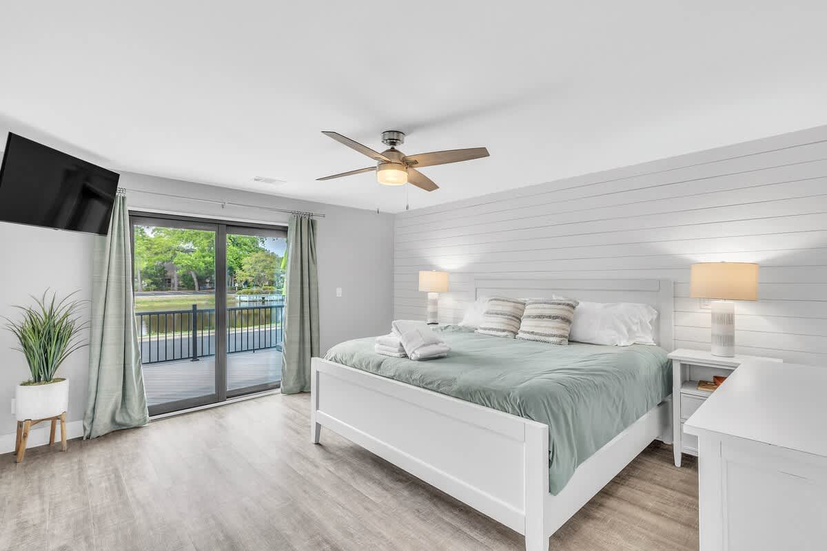 Primary Suite with King Bed and En-Suite Bathroom