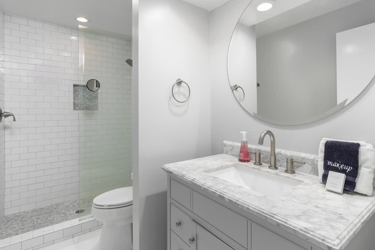 Primary En-Suite Bathroom