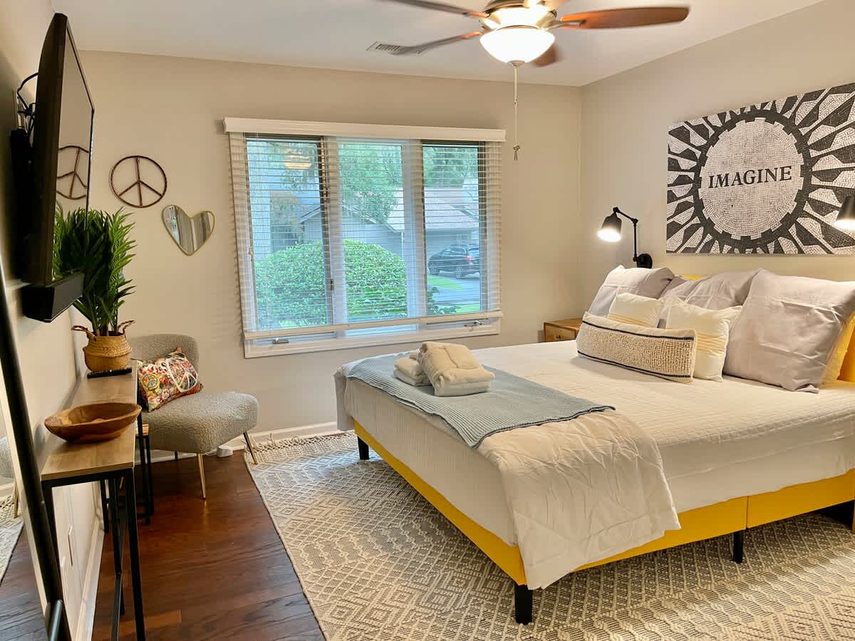 *Imagine* King Guest Room