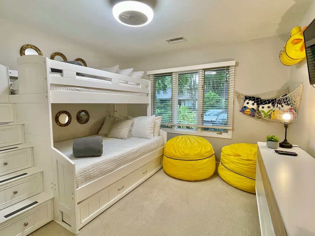 *Yellow Submarine* Twin and Full Bunk Guest Room