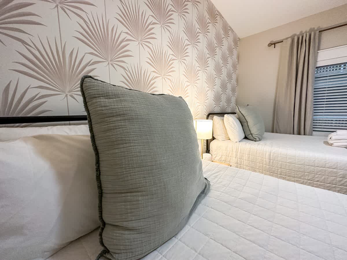 Guest Room with Two Fulls