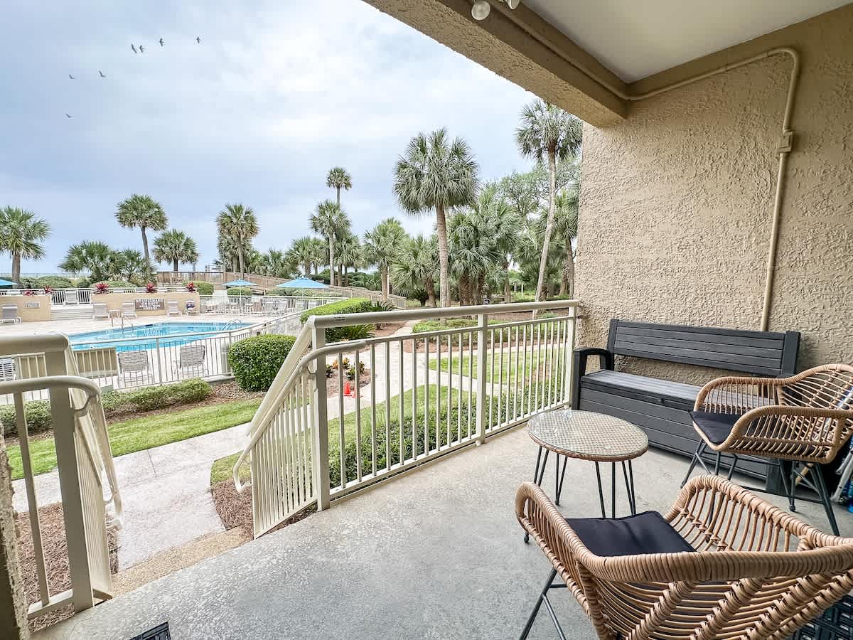 Balcony with Direct Access to the Pool
