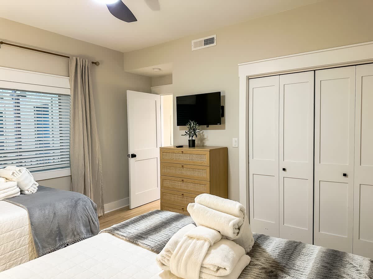 Guest Room with Two Fulls