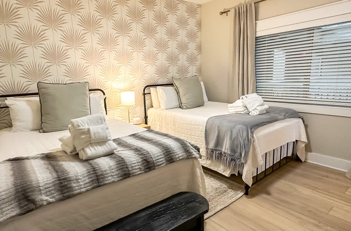 Guest Room with Two Fulls