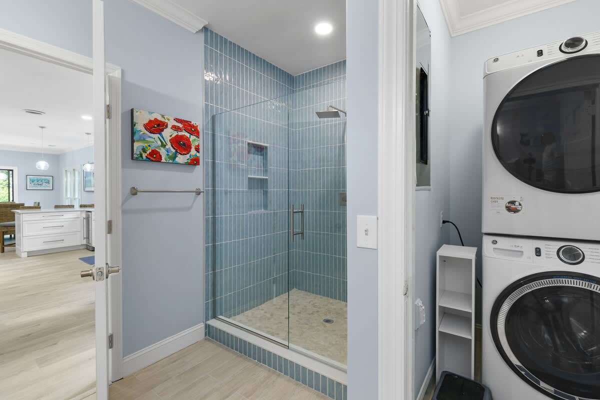 Full Guest Bathroom with Laundry (Off of Kitchen)