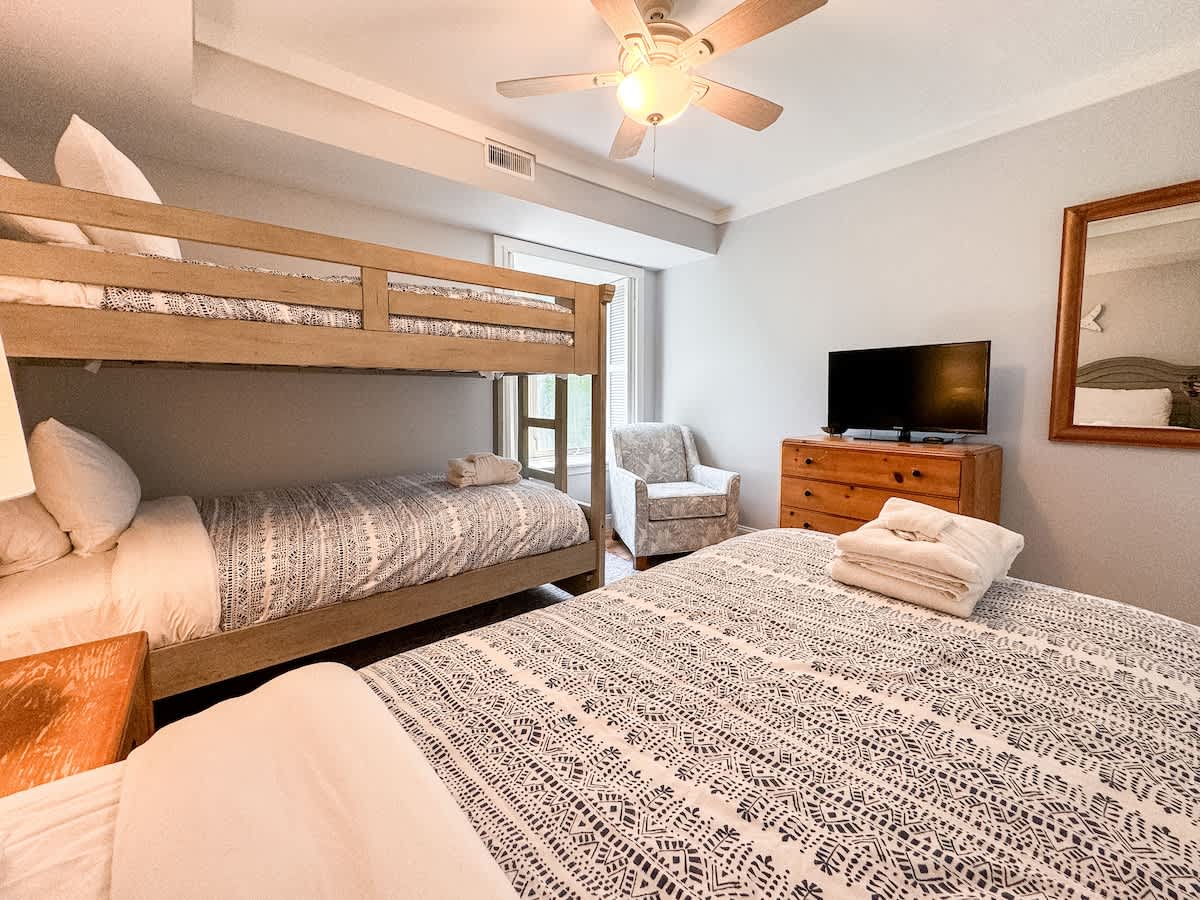 Guest Bedroom with Twin Bunks and Full Bed