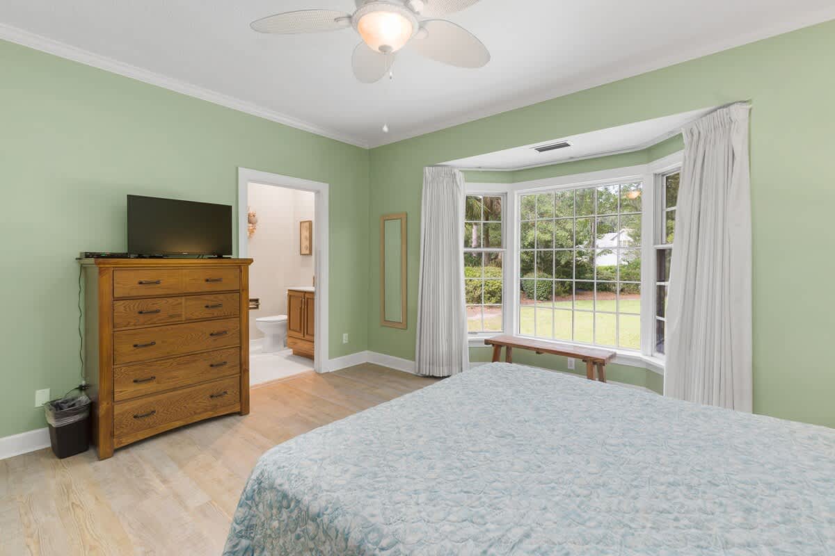 Queen Bedroom with Bay Window