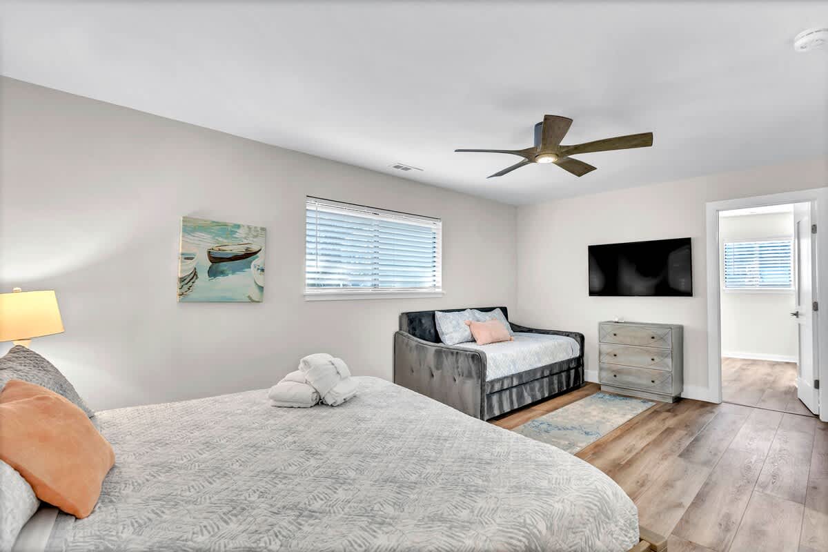 Upstairs King Suite with Daybed