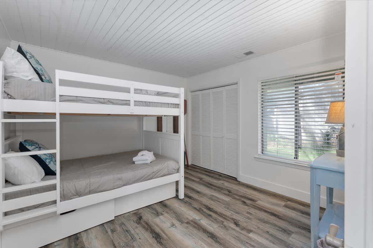 Bunk Room with Full over Full