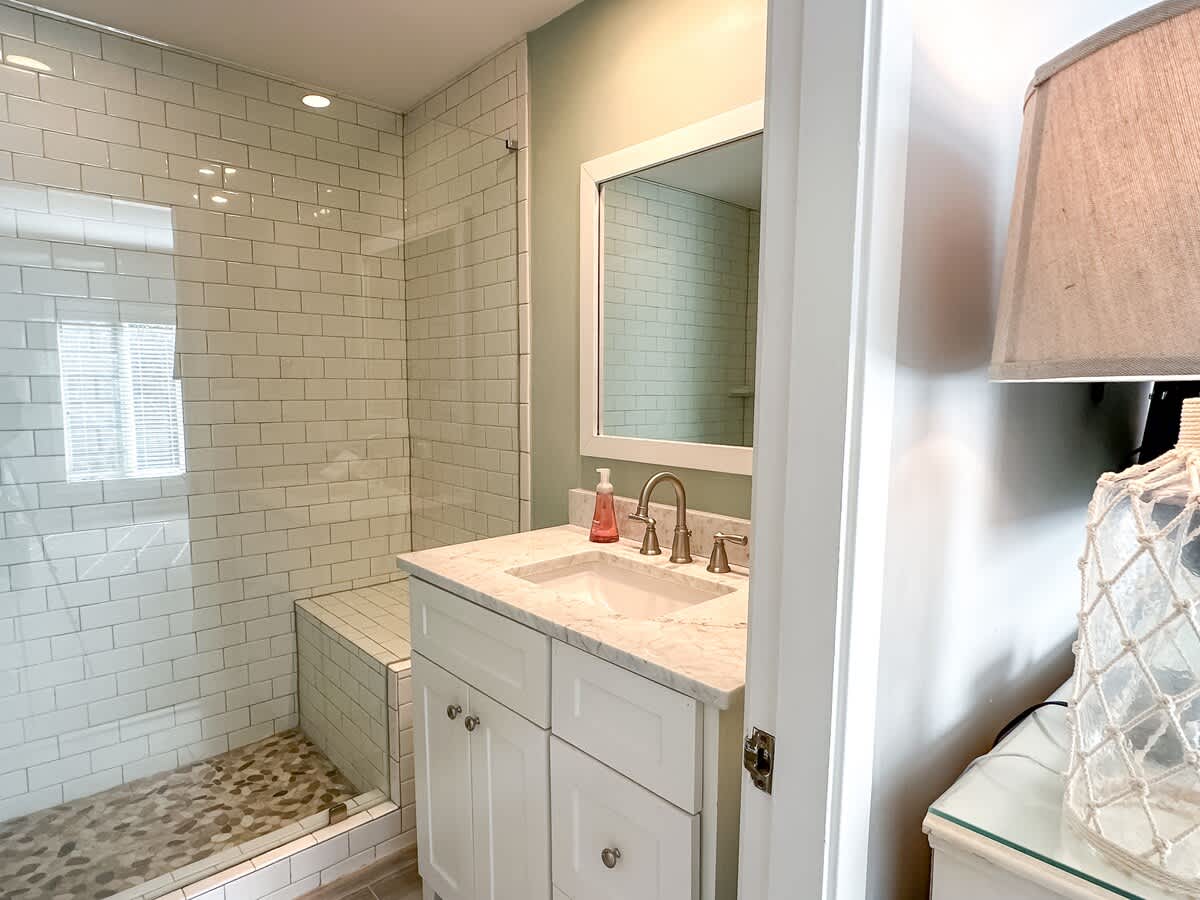 King and Double Twin Suite Bathroom