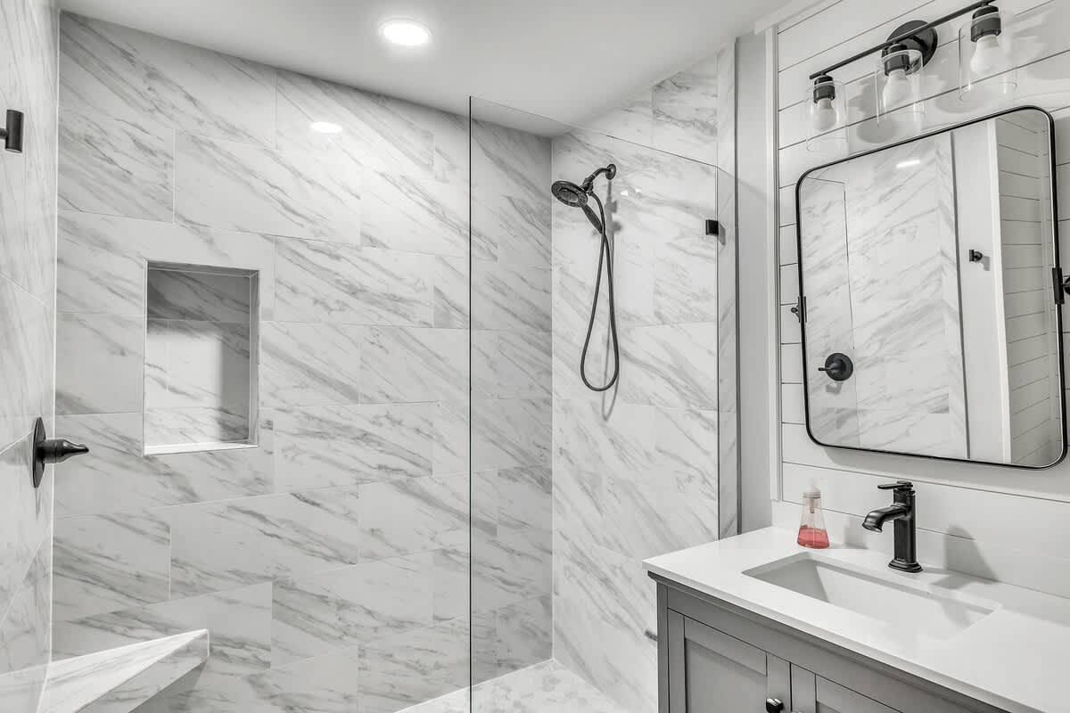 Primary En-Suite Bathroom