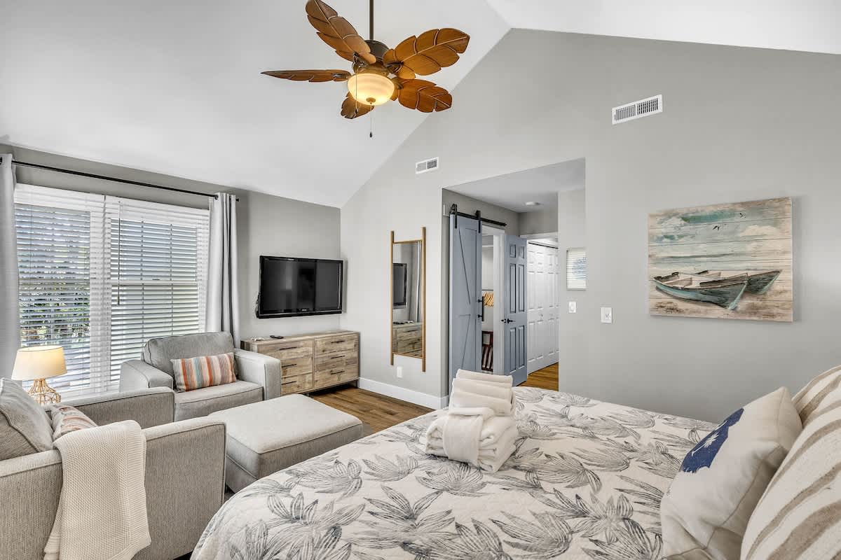 Primary Suite with King Bed and En-Suite Bathroom