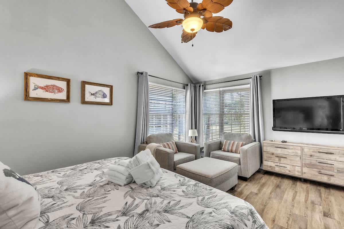 Primary Suite with King Bed and En-Suite Bathroom