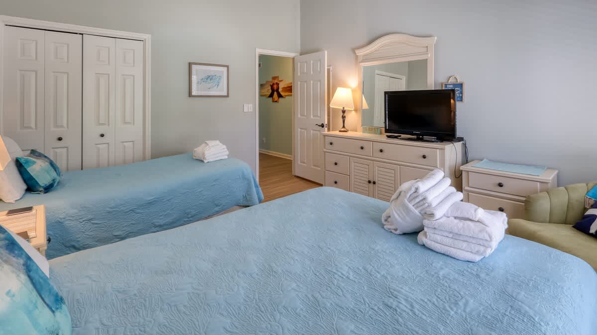 Double Queen Guest Room
