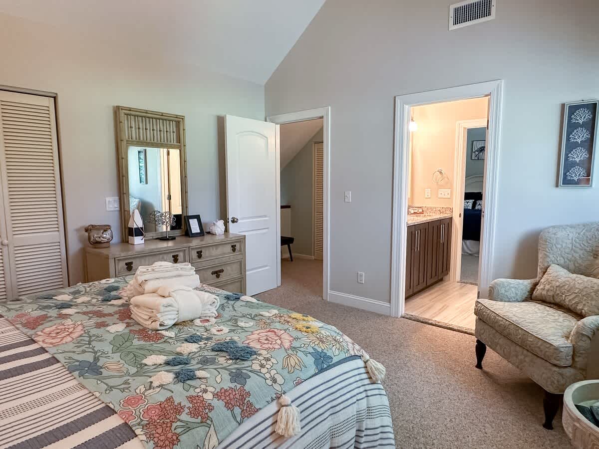 Upstairs Queen Room