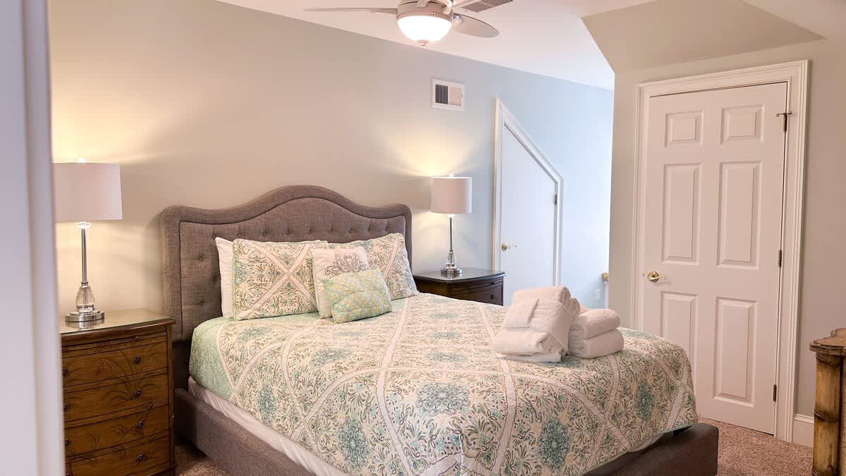 Upstairs Queen Suite