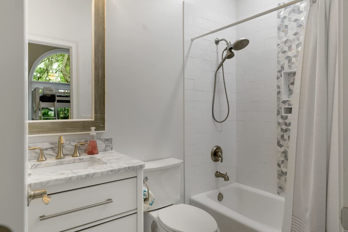 Upstairs Bunk Suite Bathroom