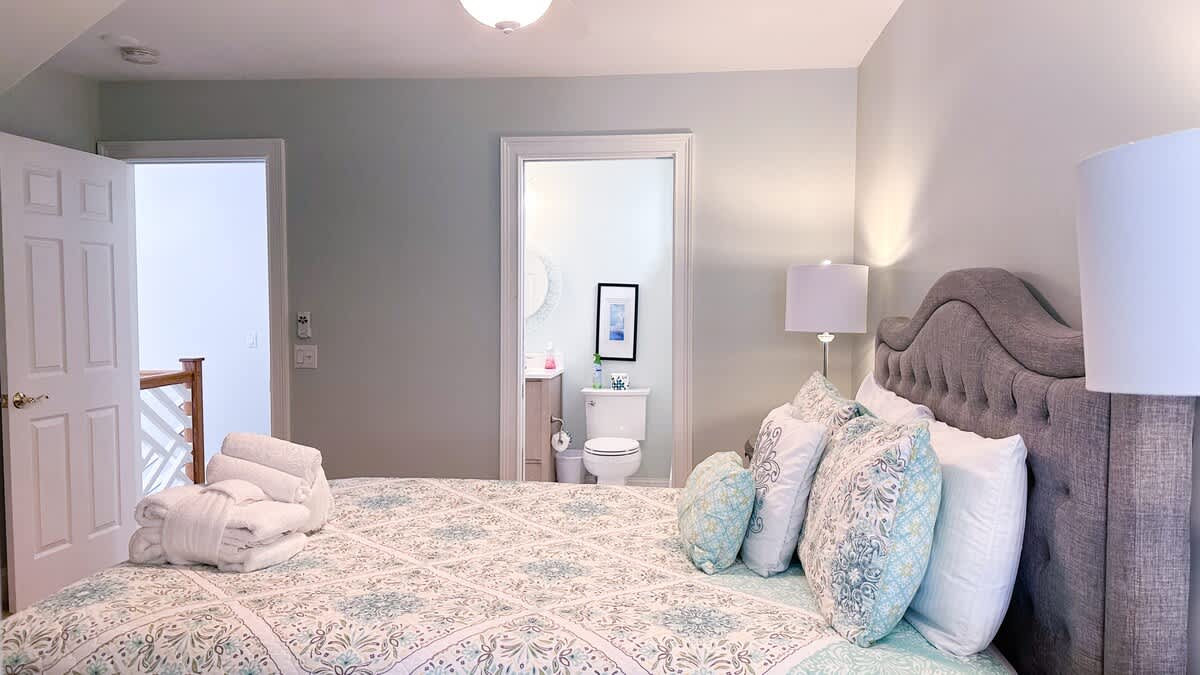 Upstairs Queen Suite